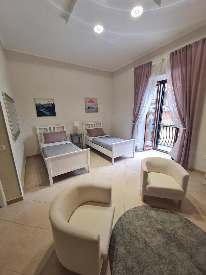 Palizzi'S Home Behind Plebiscite Square Napoli Esterno foto
